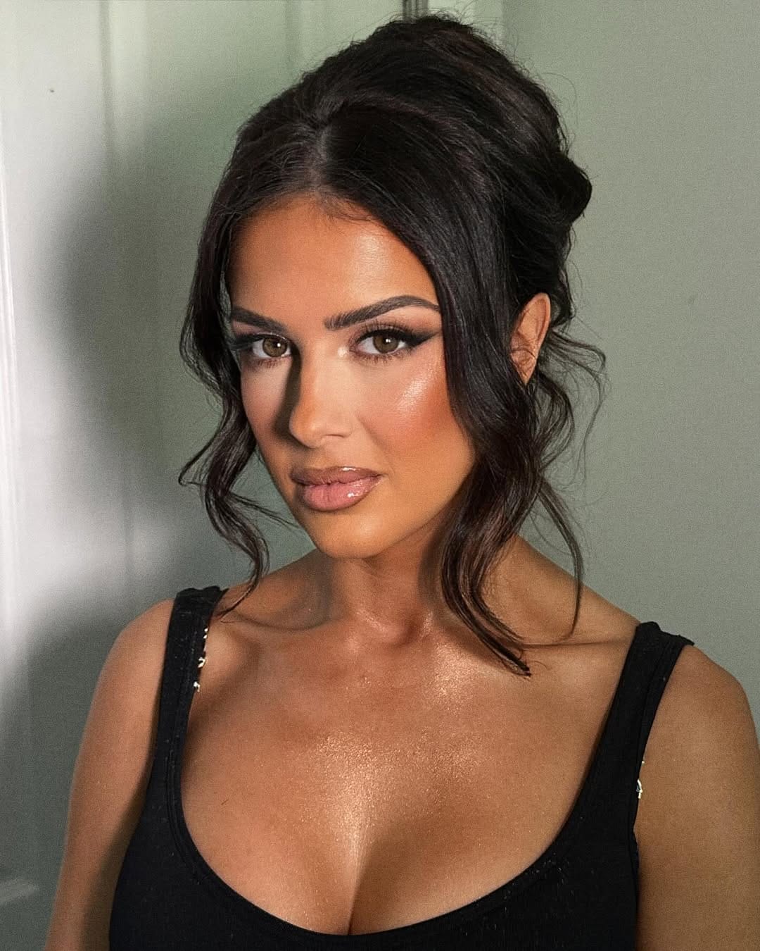 Post 6 by Amber | Surrey Bridal Makeup Artist on Instagram (image)