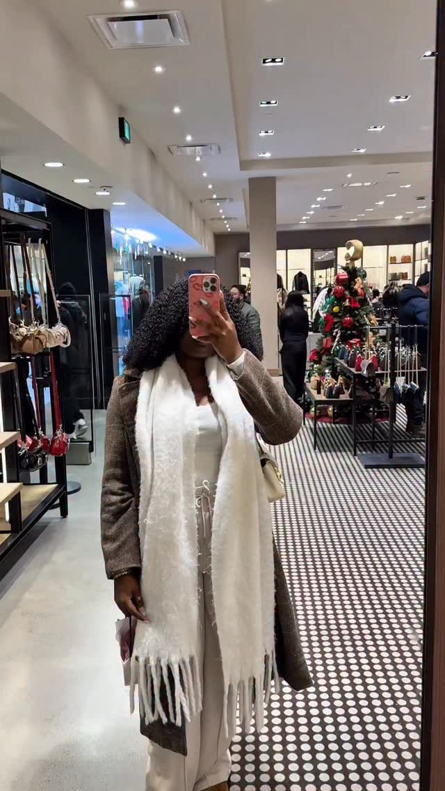 Post 6 by 𝑹𝒐𝒛𝒊𝒏𝒂ღ on Instagram (video)