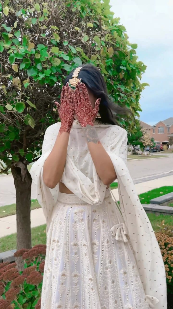 Post 8 by HIMANSHI | 🇨🇦GTA HENNA ARTIST & MUA on Instagram (video)