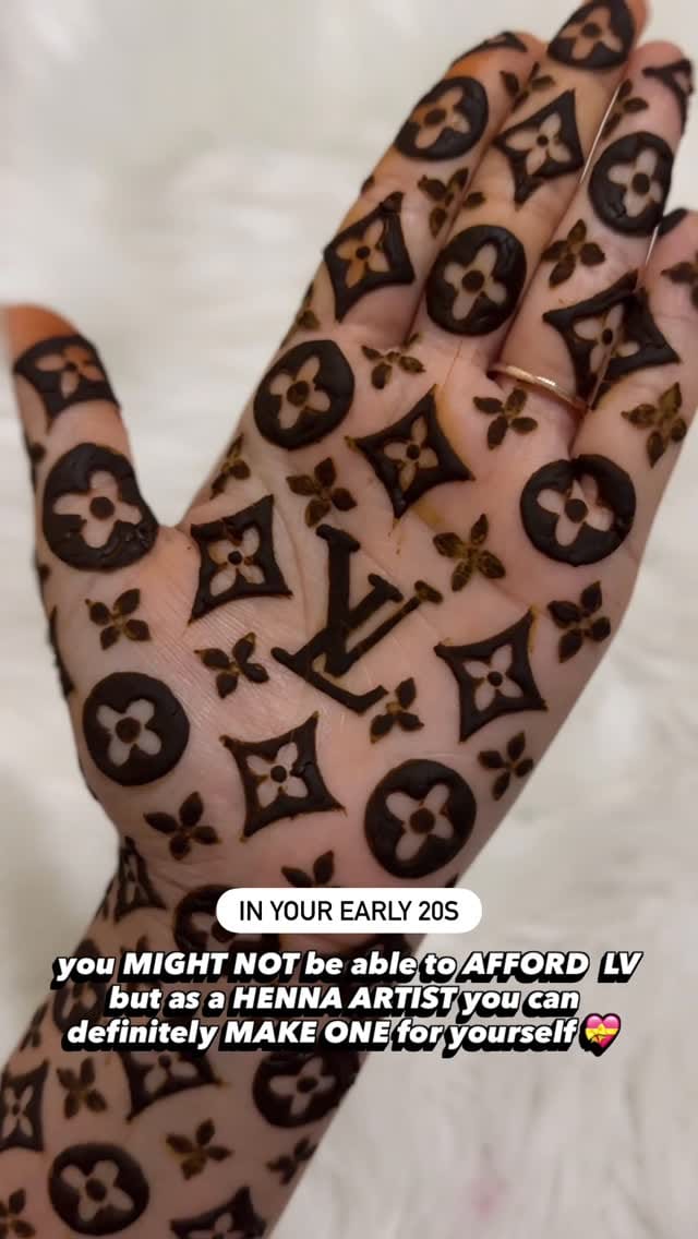 Post 6 by HIMANSHI | 🇨🇦GTA HENNA ARTIST & MUA on Instagram (video)