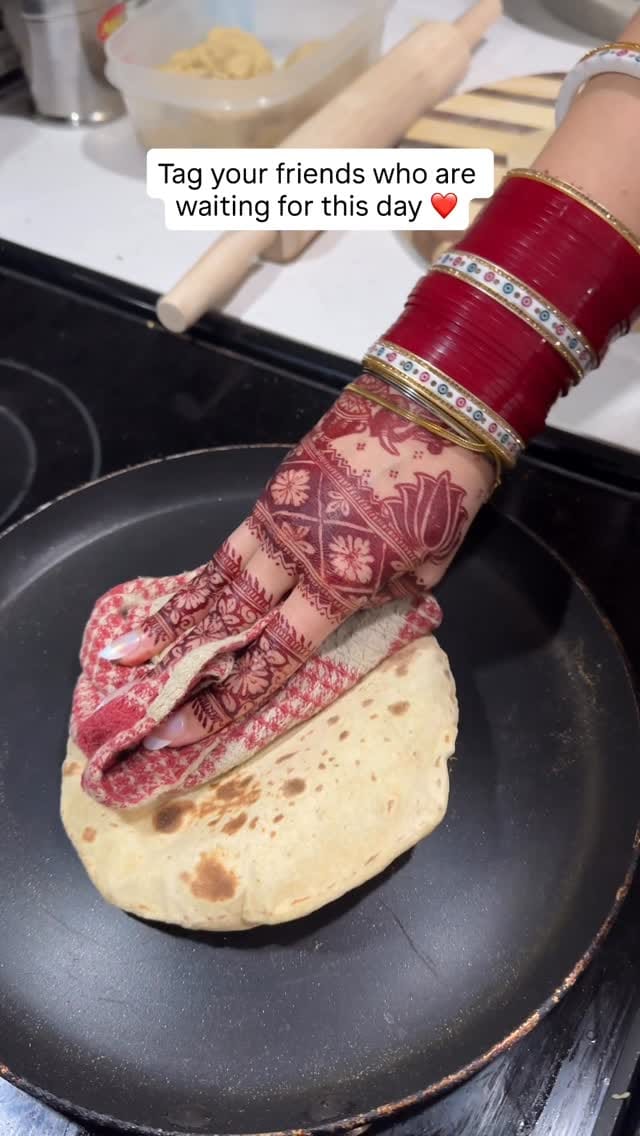 Post 4 by HIMANSHI | 🇨🇦GTA HENNA ARTIST & MUA on Instagram (video)