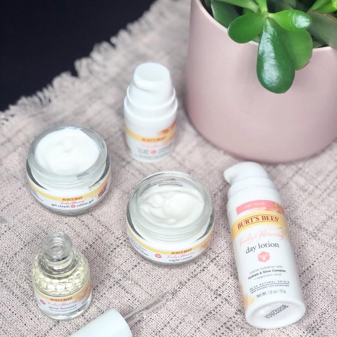 Post 9 by MomsMakeupStash.com on Instagram (image)