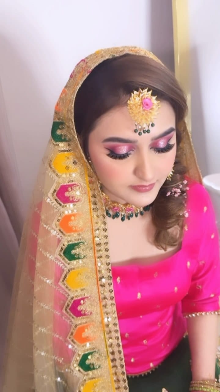 Post 1 by Sidra Baig💄 on Instagram (video)