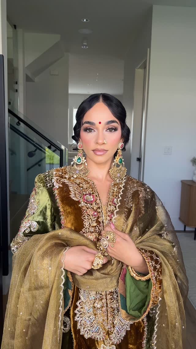 Post 10 by 𝐁𝐞𝐚𝐮𝐭𝐲 𝐁𝐥𝐞𝐧𝐝 𝐀𝐫𝐭𝐢𝐬𝐭𝐫𝐲| Bridal Makeup and Hair Artist on Instagram (video)