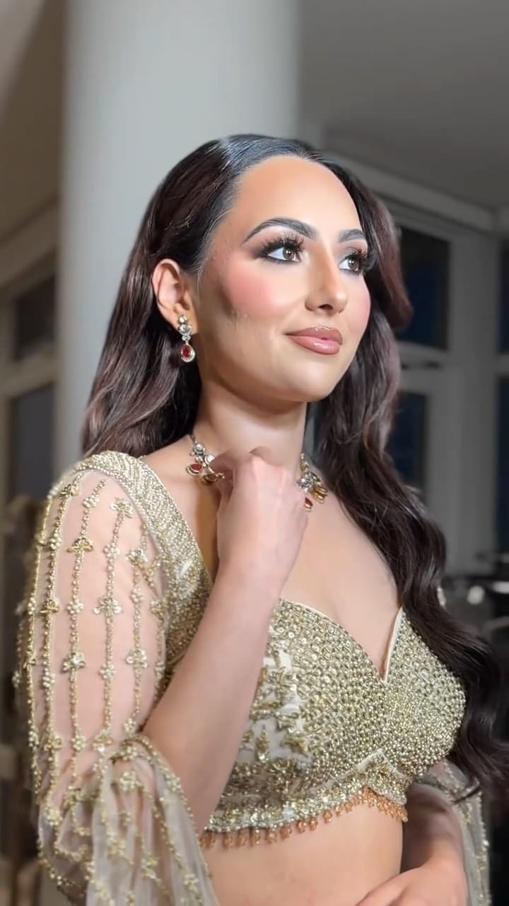 Post 5 by 𝐁𝐞𝐚𝐮𝐭𝐲 𝐁𝐥𝐞𝐧𝐝 𝐀𝐫𝐭𝐢𝐬𝐭𝐫𝐲| Bridal Makeup and Hair Artist on Instagram (video)