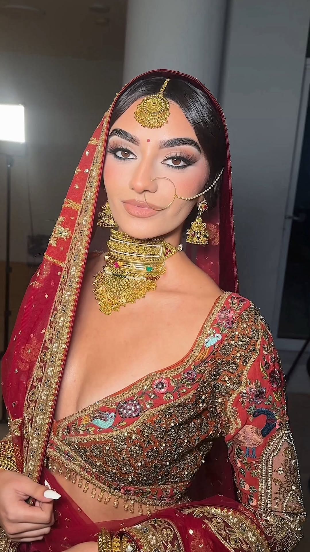 Post 4 by 𝐁𝐞𝐚𝐮𝐭𝐲 𝐁𝐥𝐞𝐧𝐝 𝐀𝐫𝐭𝐢𝐬𝐭𝐫𝐲| Bridal Makeup and Hair Artist on Instagram (video)