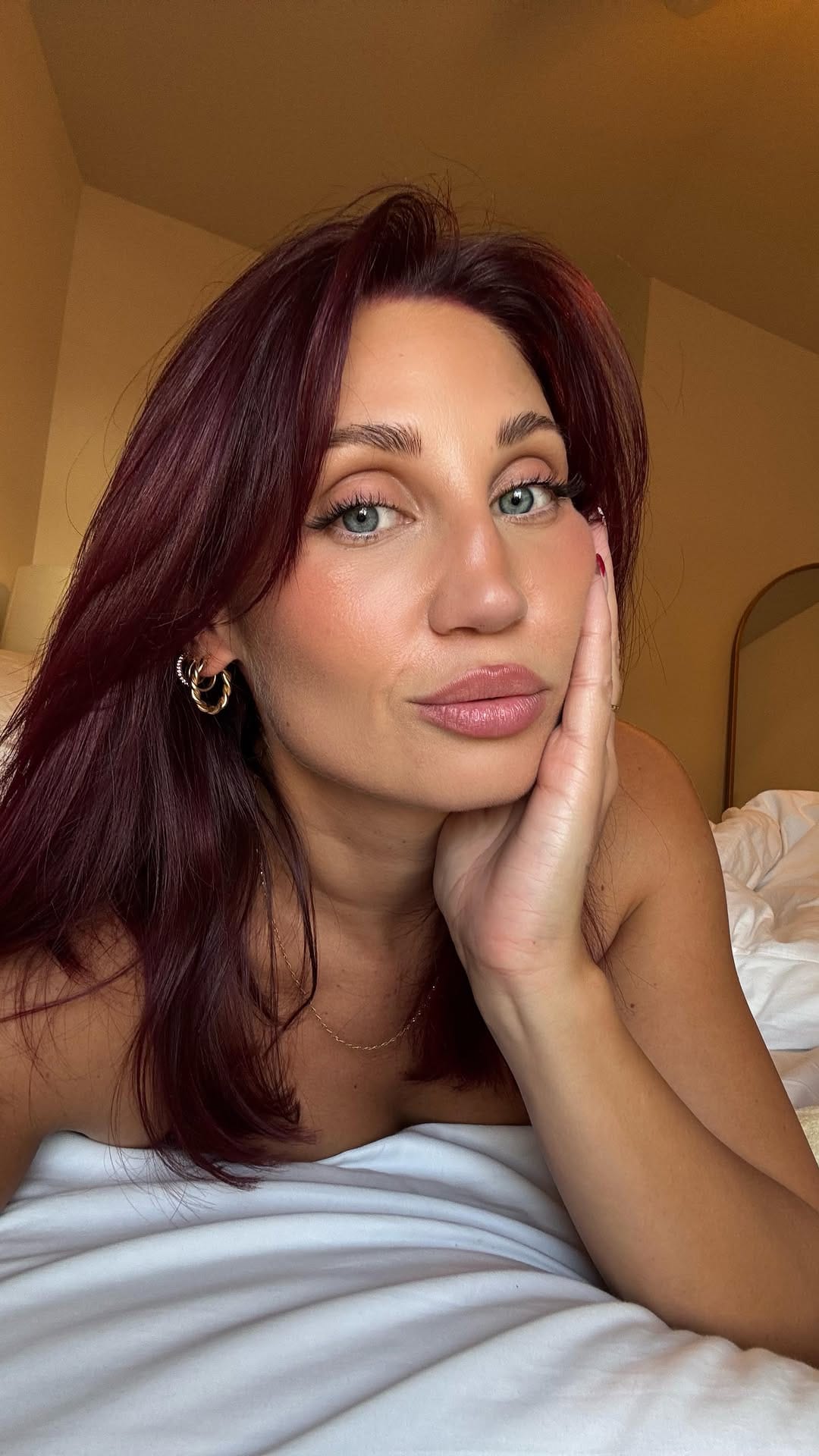 Post 7 by Sandra Makarewicz . Calgary Pro Makeup Artist & Educator on Instagram (video)