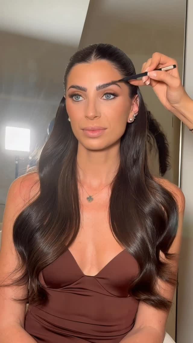 Post 1 by Zoya • Destination Bridal Makeup Artist on Instagram (video)