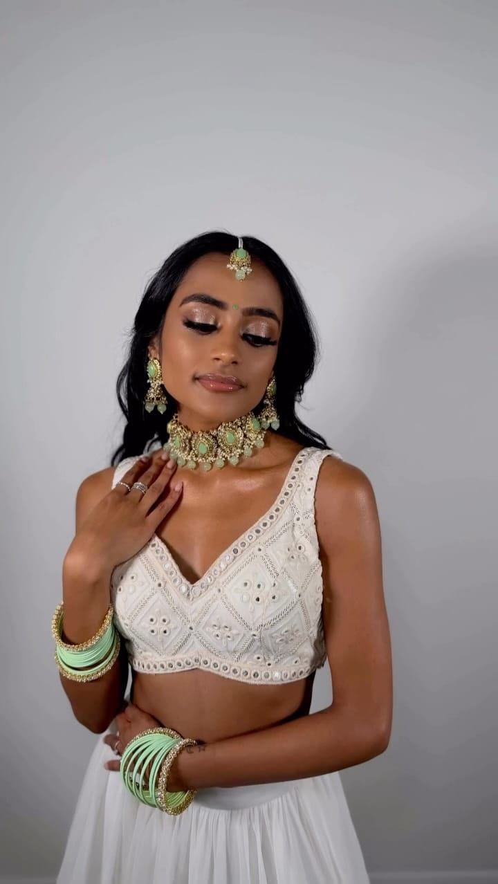 Post 4 by HAIR AND MAKEUP BY THUSA on Instagram (video)
