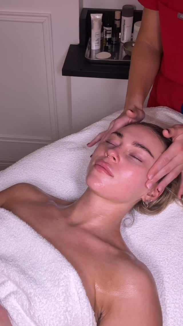 Post 3 by URSULA VALENTINE on Instagram (video)