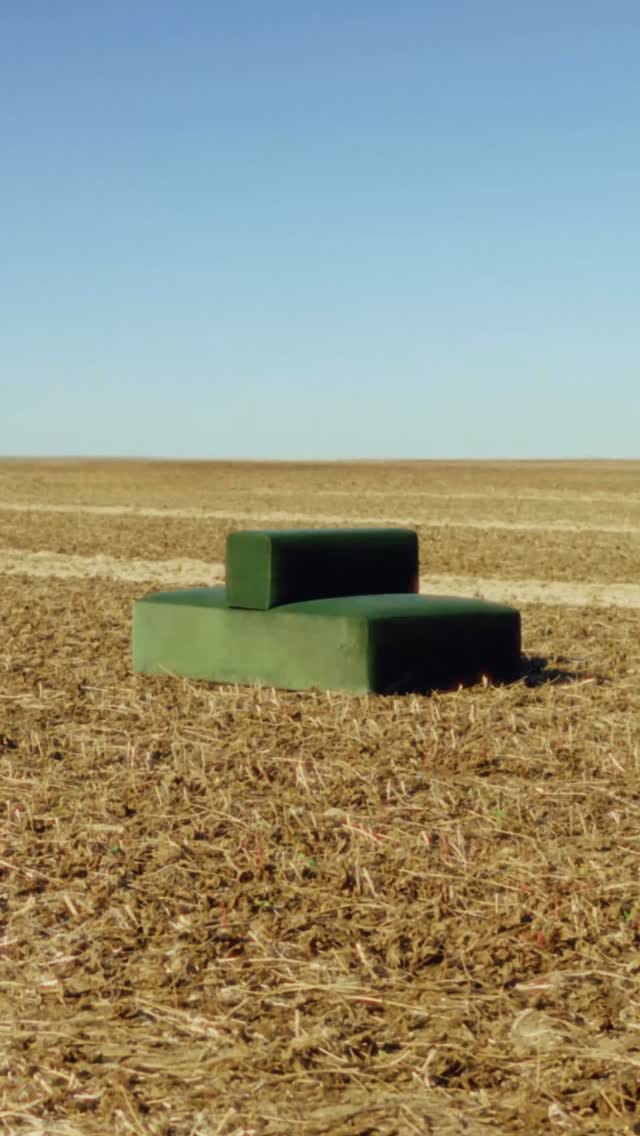 Post 5 by élément de base on Instagram (video)