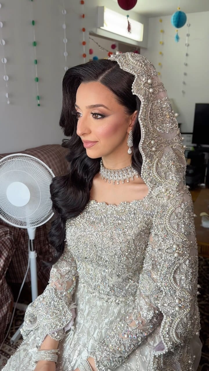 Post 10 by ＷＡＨＩＤＡ  M A K E U P on Instagram (video)