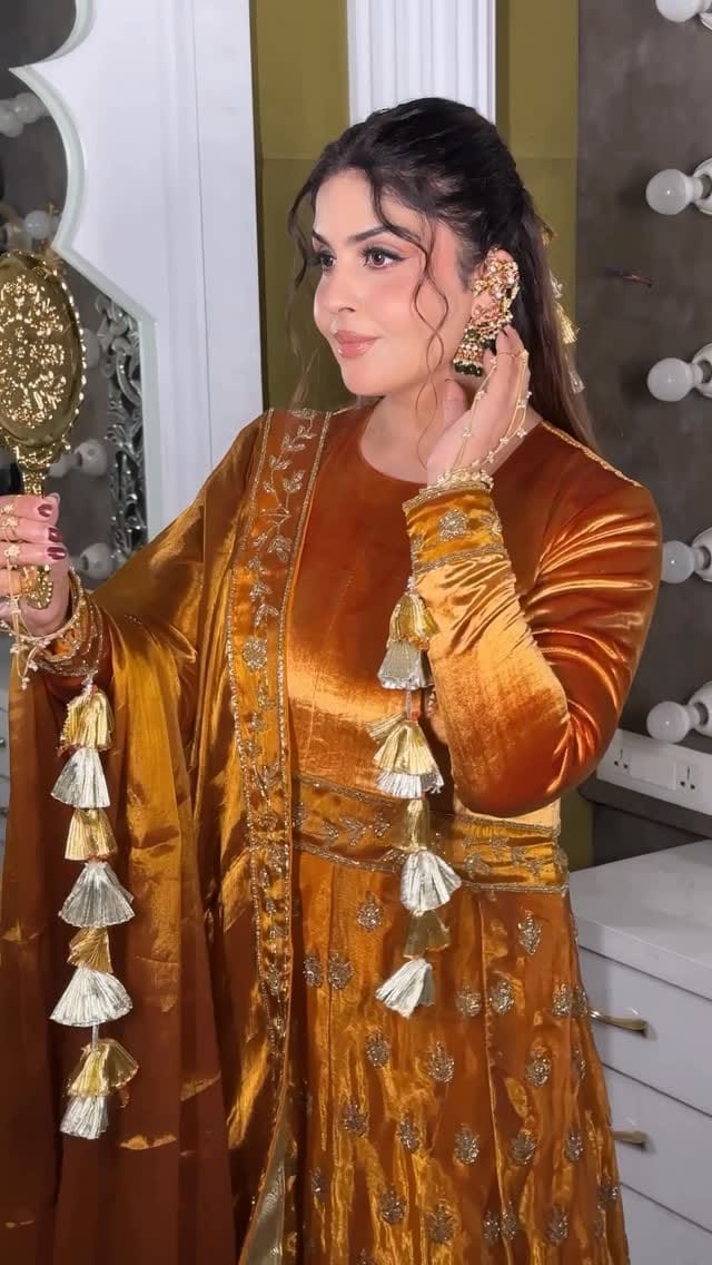 Post 4 by Parry Vig Makeup Artist in Punjab & Brampton on Instagram (video)