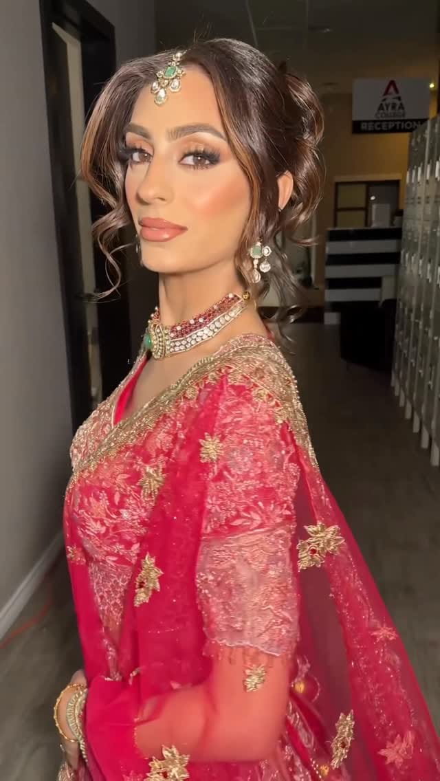 Post 4 by TORONTO-GTA  MAKEUP & HAIRSTYLIST on Instagram (video)