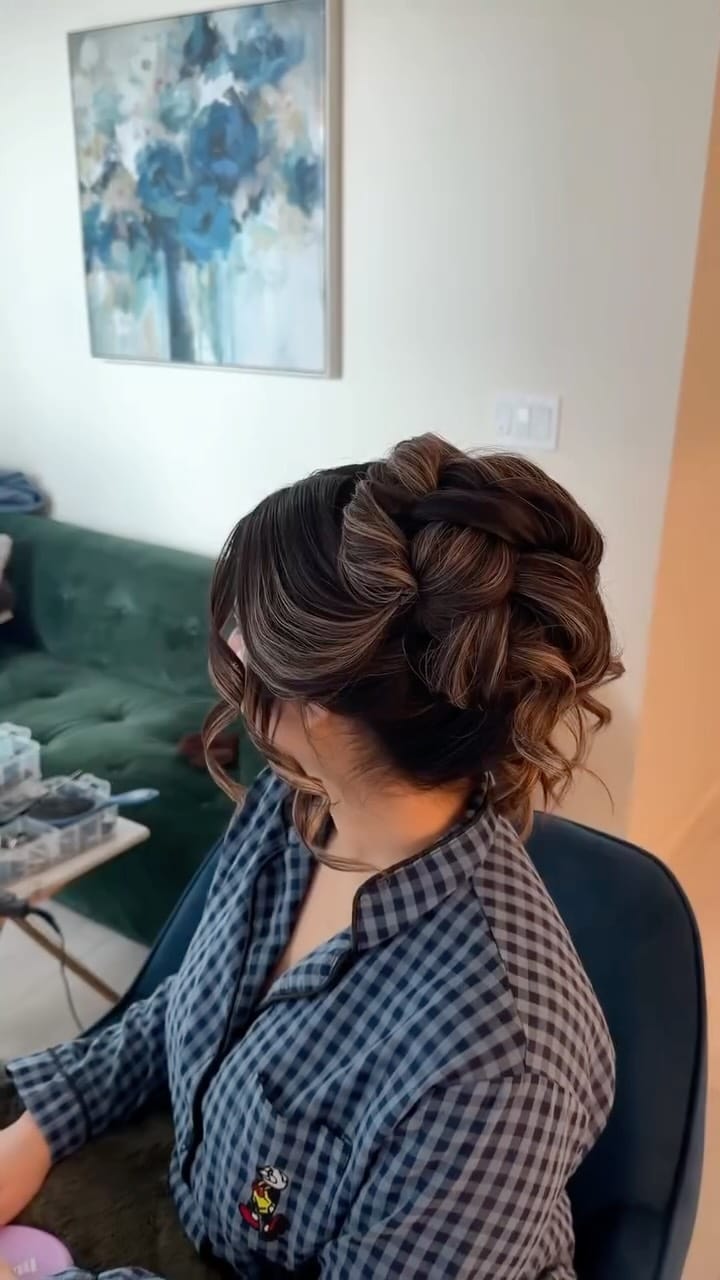 Post 3 by TORONTO-GTA  MAKEUP & HAIRSTYLIST on Instagram (video)