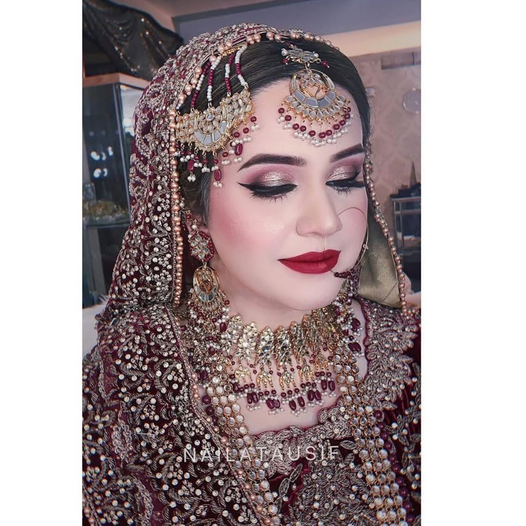 Post 3 by Naila's Makeup Studio on Instagram (image)