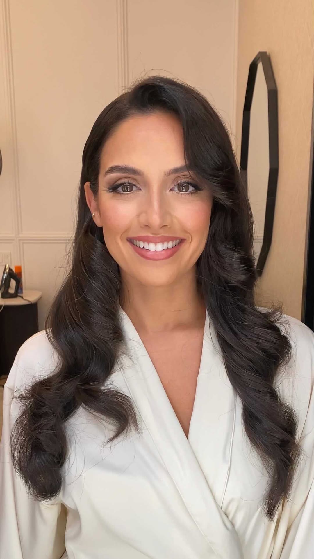 Post 10 by Montreal Makeup Artist on Instagram (video)