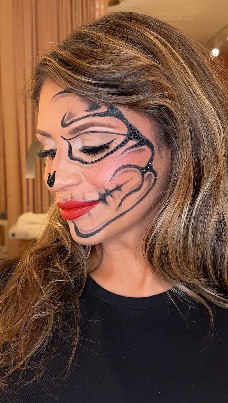 Post 4 by Montreal Makeup Artist on Instagram (video)