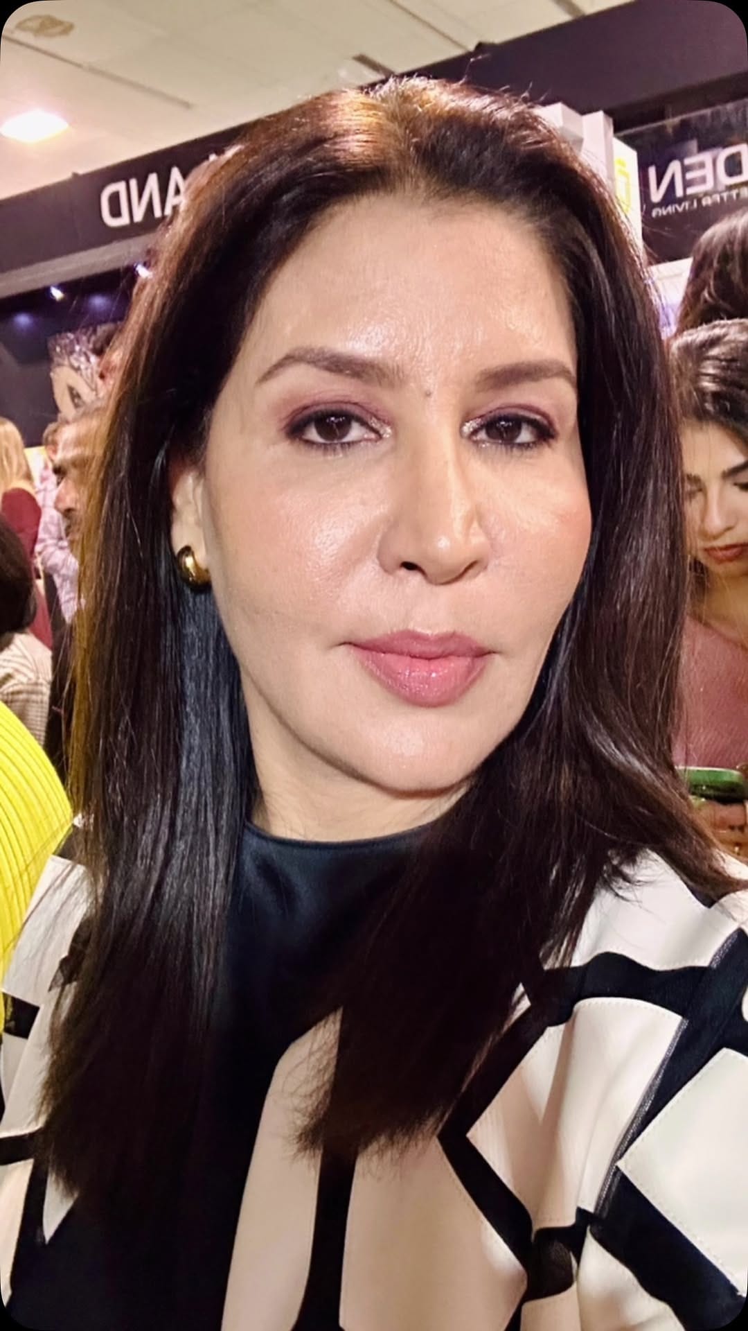 Post 6 by Dimpsmakeup | Jaspreetkaura on Instagram (video)