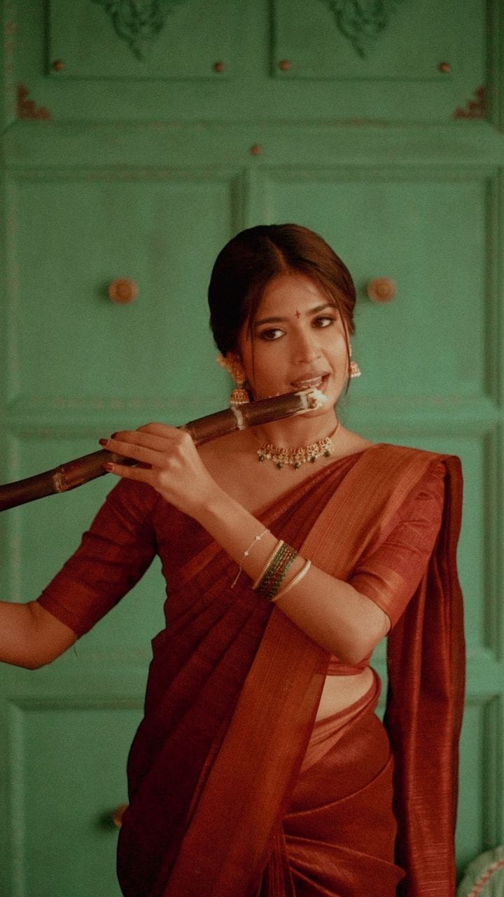 Post 3 by Tharshika on Instagram (video)