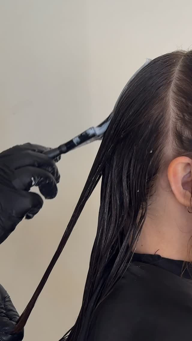 Post 10 by MONTREAL HAIR + AESTHETICS on Instagram (video)