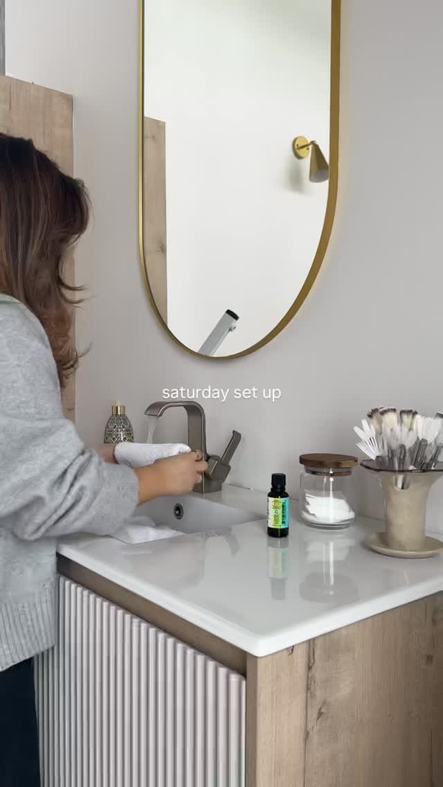 Post 2 by MONTREAL HAIR + AESTHETICS on Instagram (video)