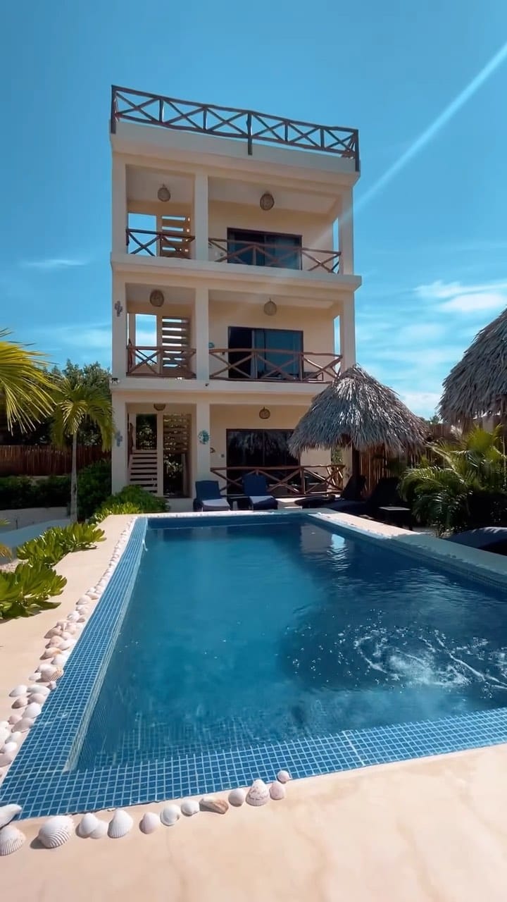 Post 10 by Ana on Instagram (video)