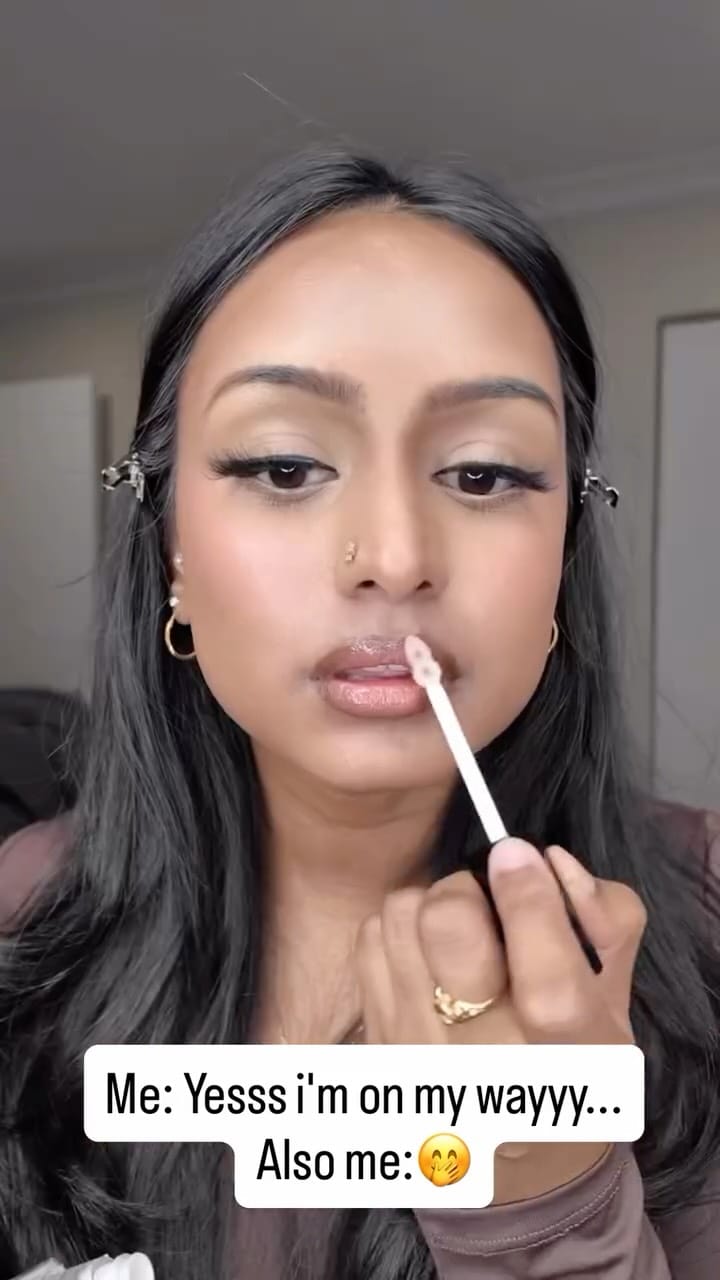 Post 4 by Tharsana Krishnamoorthy on Instagram (video)