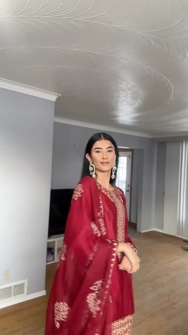 Post 5 by Komalpreet Kaur on Instagram (video)
