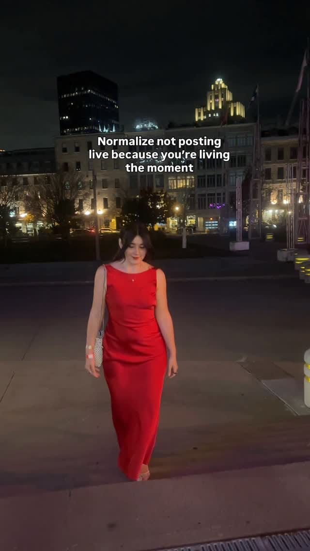 Post 9 by Julia | Montreal Content Creator on Instagram (video)