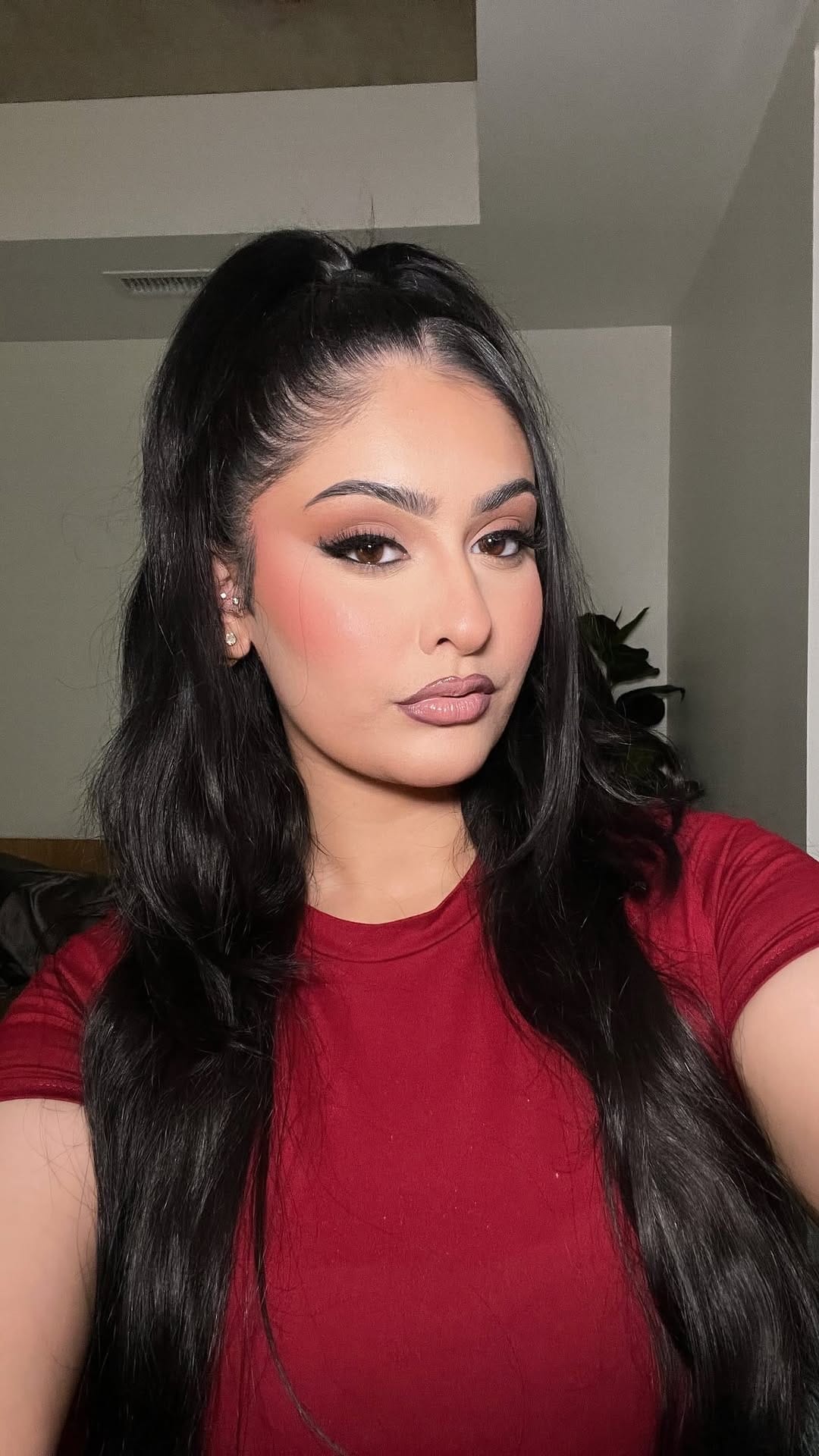 Post 3 by Mahi MUA on Instagram (video)