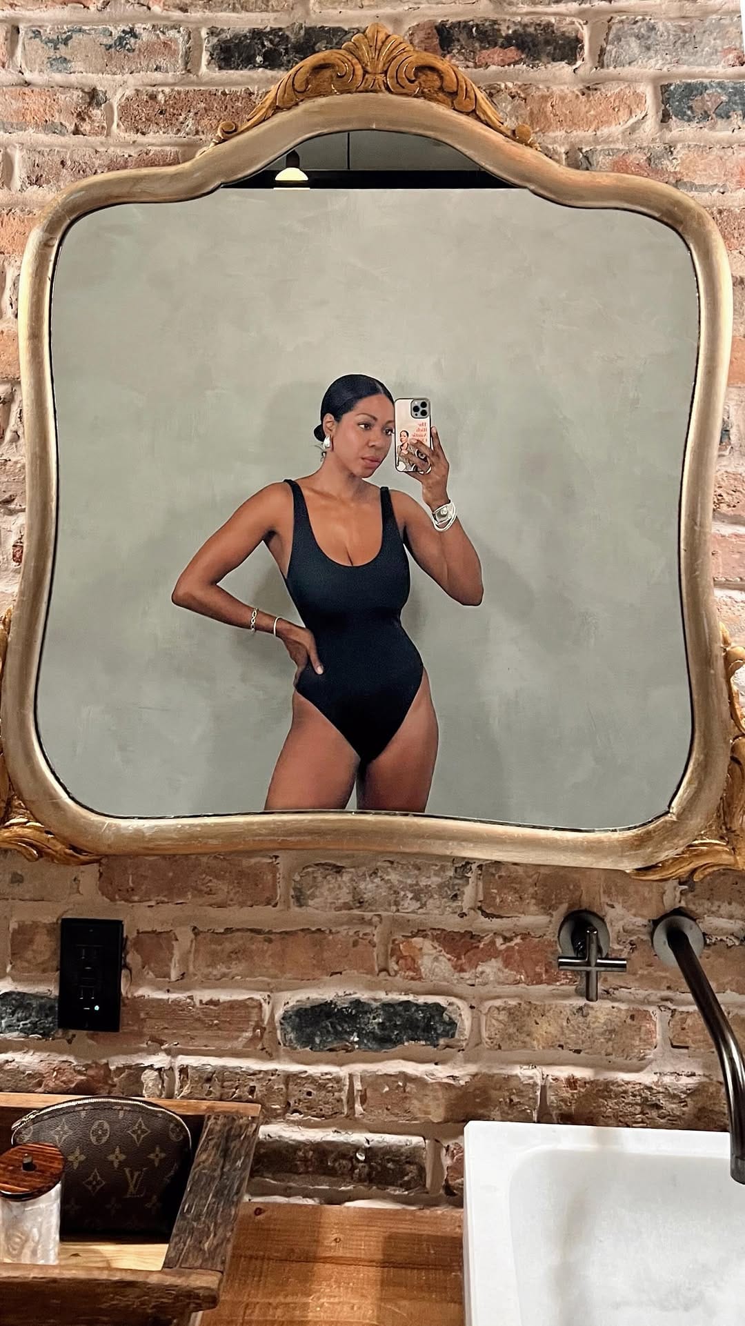 Post 6 by Dominique Baker - Skin | Hair | Travel Expert on Instagram (video)