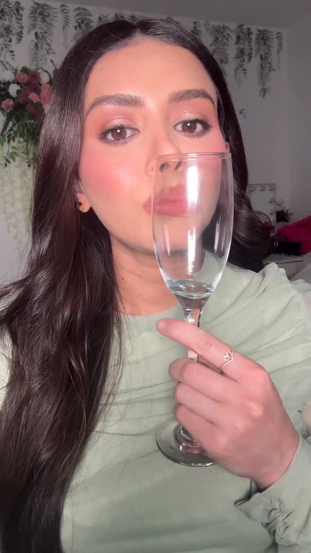 Post 7 by Simran Grewal on Instagram (video)