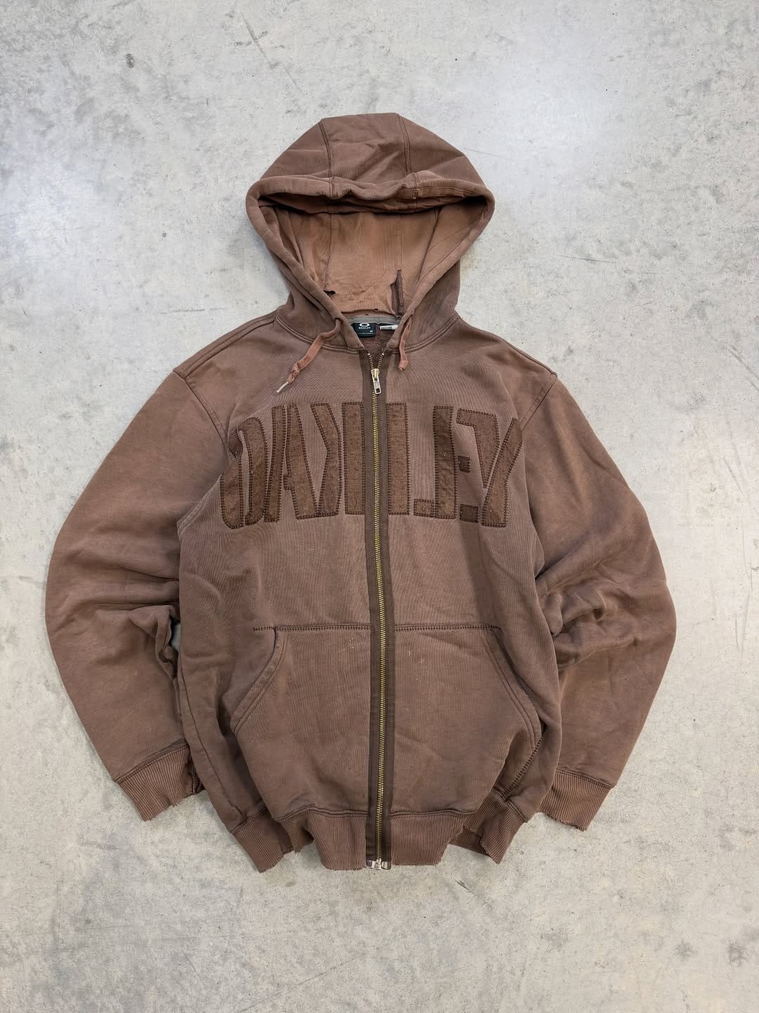 Post 3 by thrift2go on Instagram (carousel)
