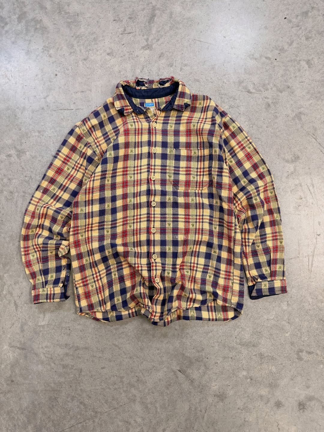 Post 6 by thrift2go on Instagram (carousel)