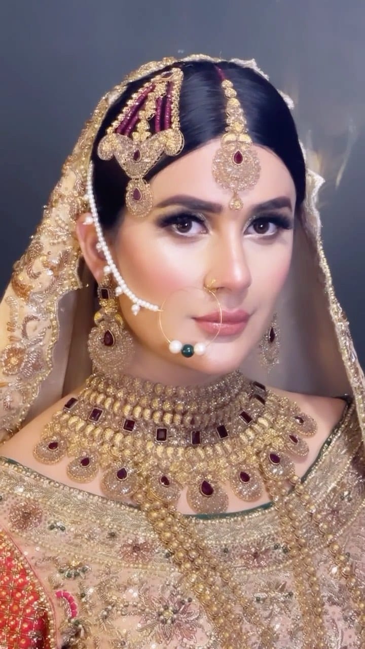 Post 10 by HIRA KHAN - STUDIO | SALON | SPA on Instagram (video)