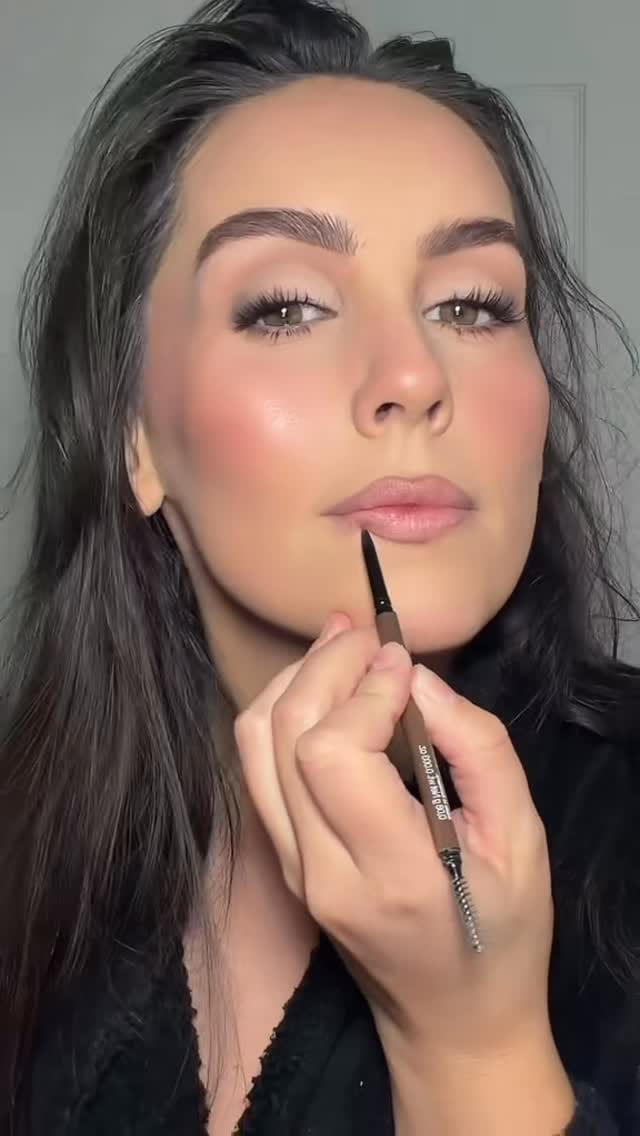 Post 1 by SAXTON (NICOLE) | CALGARY MUA on Instagram (video)