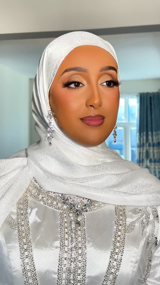 Post 2 by N.A.| Toronto Bridal Makeup Artist on Instagram (video)