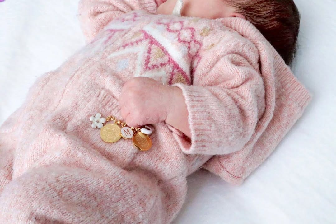 Post 10 by PIN THE BABY 🧷 on Instagram (carousel)