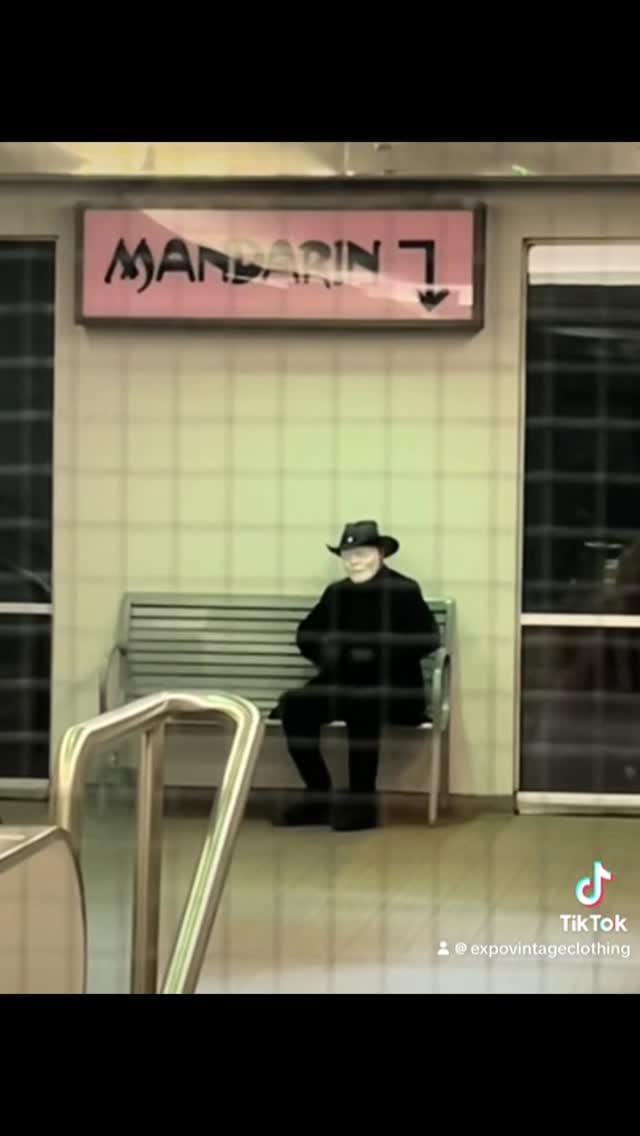 Post 1 by EXPO VINTAGE CLOTHING on Instagram (video)