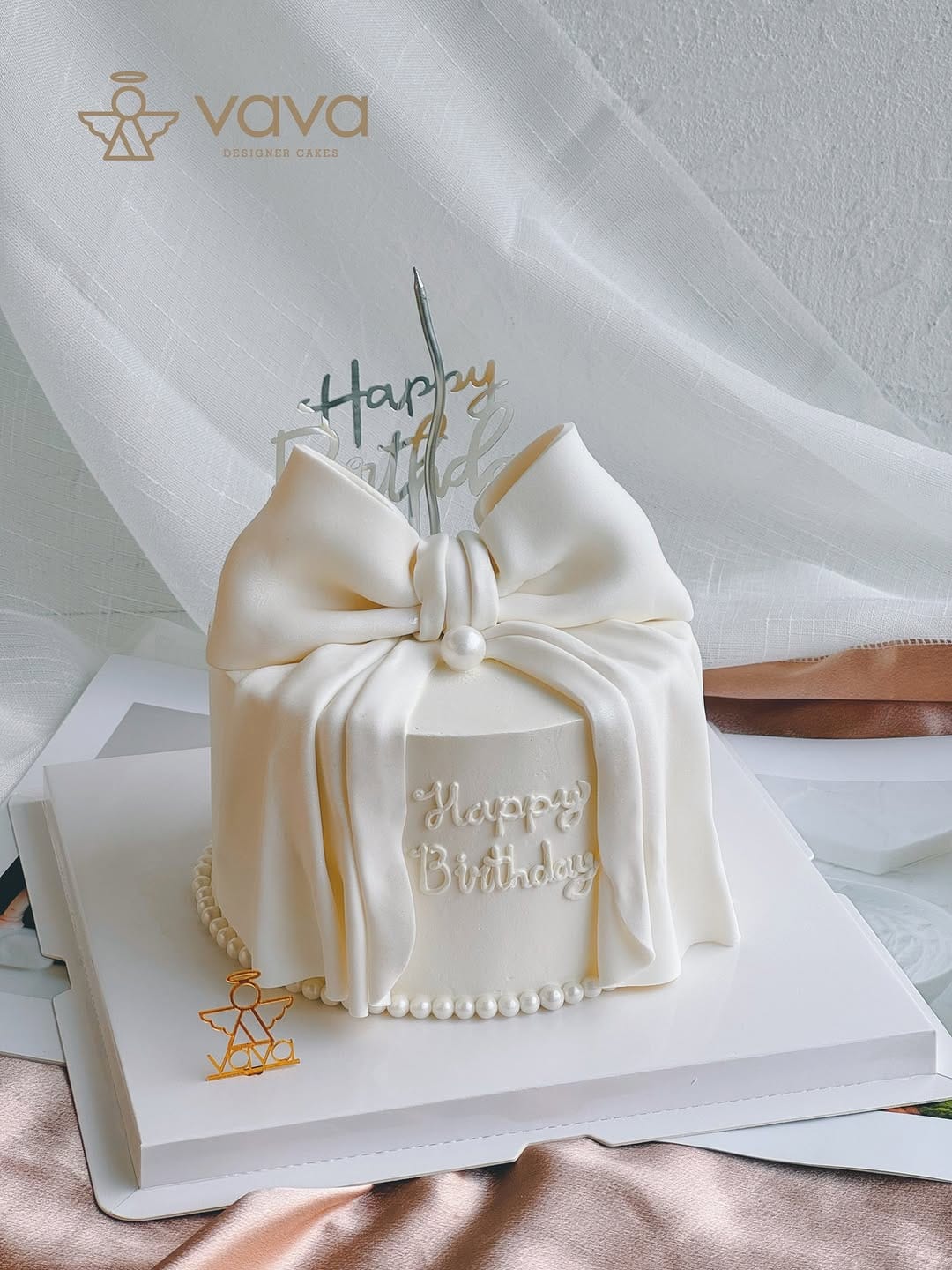 Post 4 by VaVa Designer Cakes on Instagram (image)