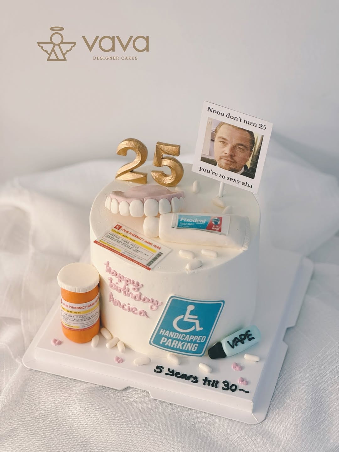 Post 5 by VaVa Designer Cakes on Instagram (image)