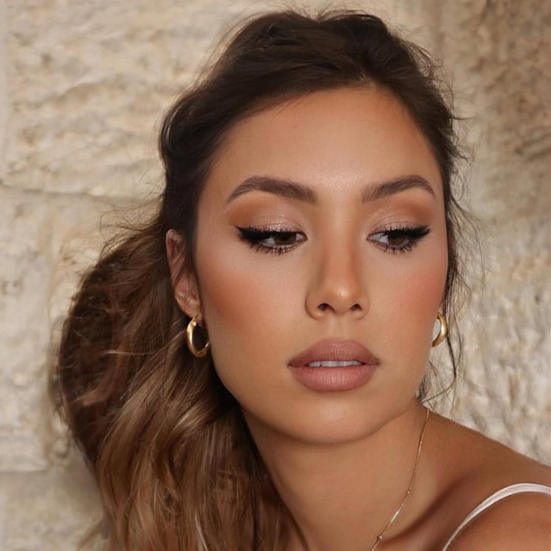 Post 9 by Lihi Zvirin Celebrity & Bride Makeup Artist on Instagram (image)