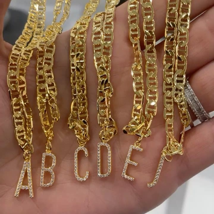 Post 9 by Stella Valle on Instagram (carousel)