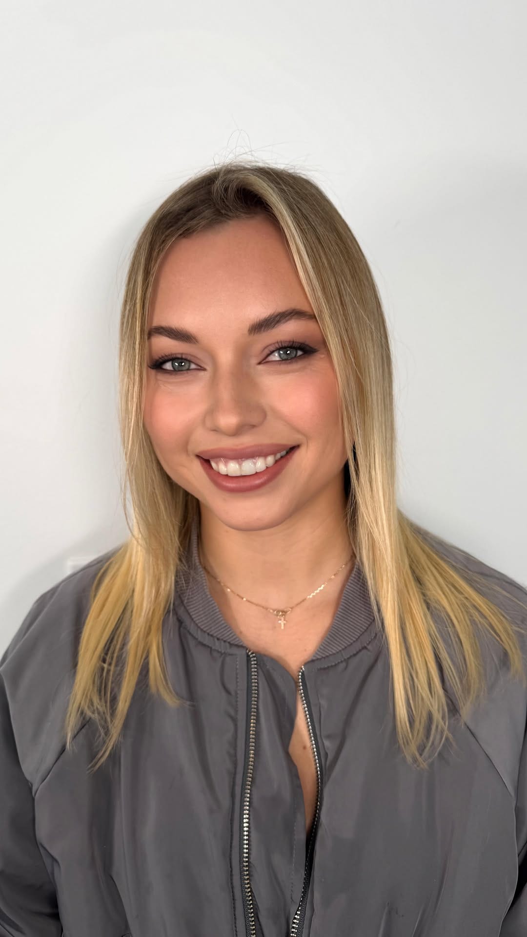 Post 3 by Angelina Makeup Artist on Instagram (video)