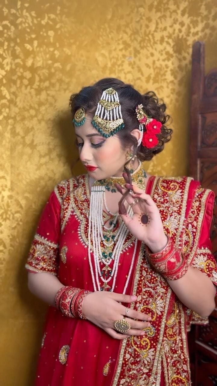 Post 9 by MAKE-UP BY "NAZ" 🖌️ on Instagram (video)