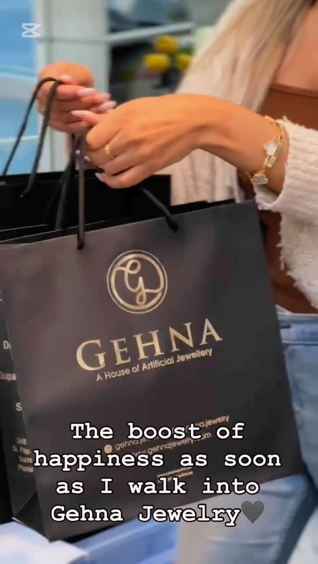 Post 10 by Gehna Jewelry on Instagram (video)
