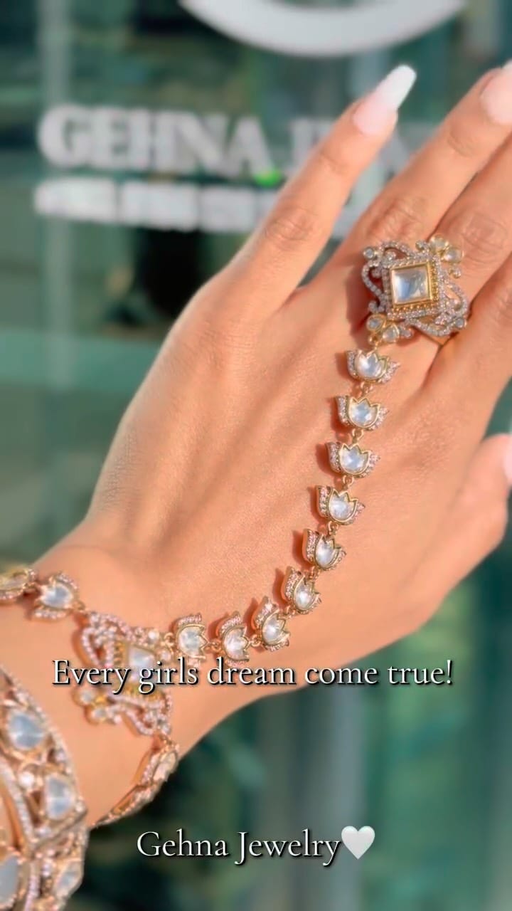 Post 8 by Gehna Jewelry on Instagram (video)