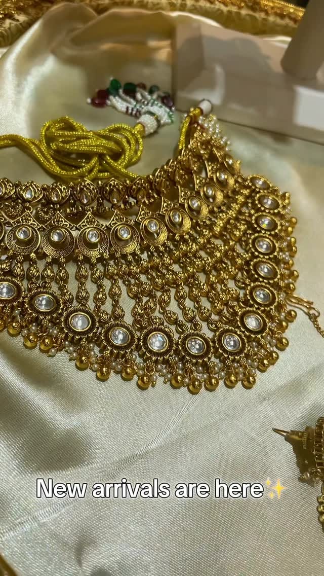 Post 3 by Gehna Jewelry on Instagram (video)