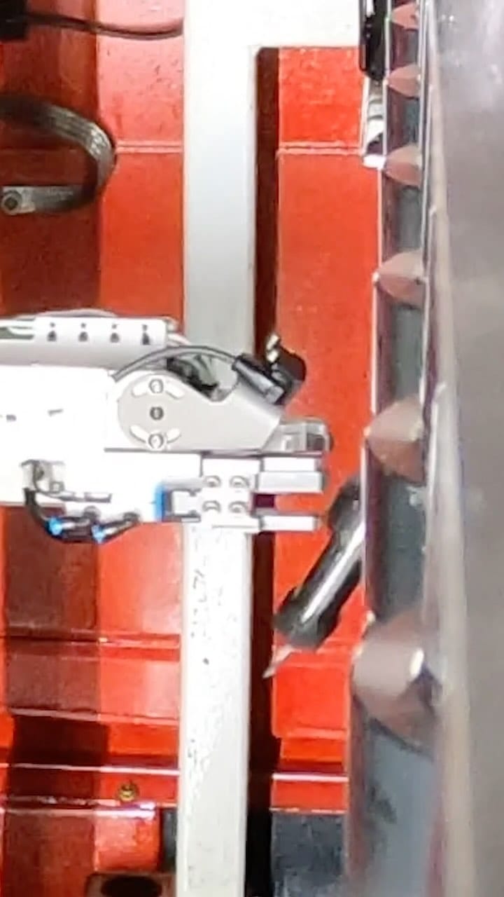 Post 9 by Grimsmo Knives on Instagram (video)
